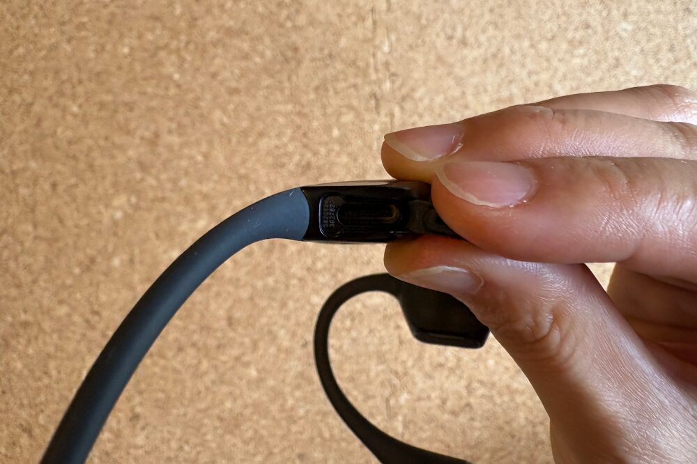 Shokz OpenRun Pro 2　充電口