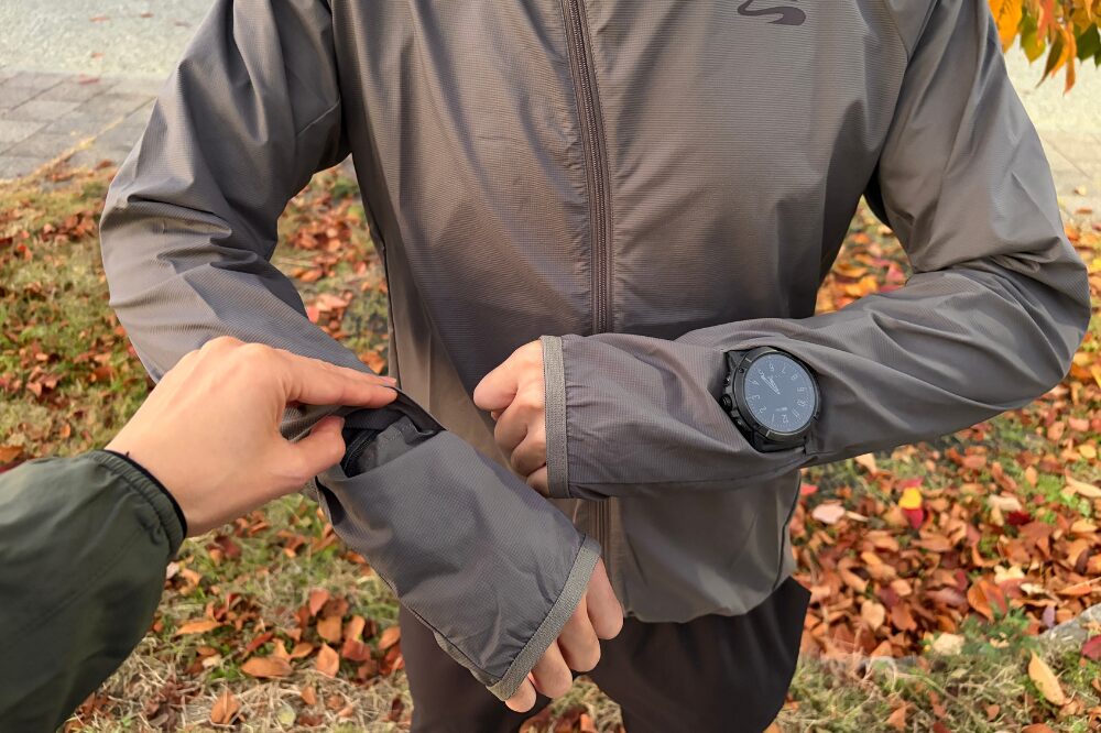 オニオンフーディ　時計部分