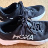 HOKA MACH 7（マッハ7）の黒いアッパー