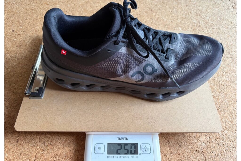 On Cloudsurfer Nextの26.5cmを量った実測重量250g